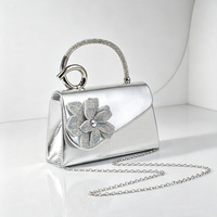 Pochette de soirée de luxe pour femme avec strass et fleurs, poignée métallique scintillante et chaîne, idéale pour mariage et fête