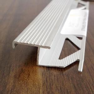 Profilés <span class=keywords><strong>de</strong></span> finition pour marches en caoutchouc, stratifié, carrelage <span class=keywords><strong>LED</strong></span>, vinyle, profilés en bois, aluminium, céramique, profilés d'<span class=keywords><strong>escalier</strong></span> en aluminium - Product Image 5