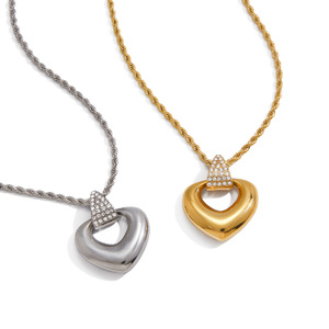 Collar con colgante de corazón de acero inoxidable con diamantes de imitación y cadena trenzada, regalo de joyería para mujer - Product Image 5