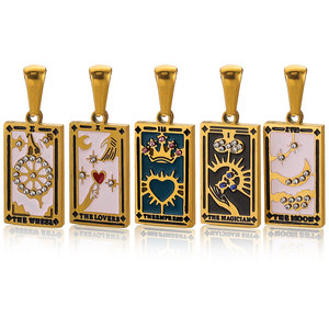 Colgante de Carta del Tarot en Acero Inoxidable con Esmalte y Baño de Oro PVD |   El Mago de la Luna de los Amantes y el Mundo |   Hipoalergénico e Impermeable - Product Image 1