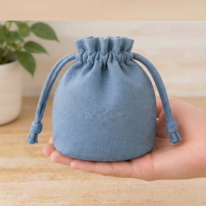 Sac à cordon en coton avec impression en relief bleue et logo personnalisé, petite pochette anti-poussière pour emballage cadeau de bijoux - Product Image 5