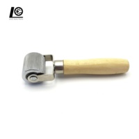 Outil de réparation de pneus de 40mm en gros Roulement à billes Manche en bois Stitcher and Roller