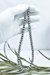 Collar de Perlas de Plata de Ley de 8 mm Hecho a Mano por MBR GEMS & JEWELRY, Collar Elegante de 16 Pulgadas de Largo, Unisex, para Aniversario - Product Image 2