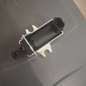 Válvula solenoide de conversión de vacío para turbocompresor 2581927040 para reemplazo y reparación del control de sobrealimentación del turbo - Product Image 1