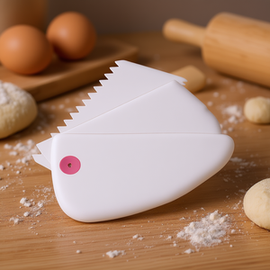 Ensemble de 3 spatules à pâte blanches avec points roses, outil de pâtisserie - Product Image 3