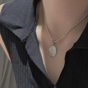 Pendentif en argent pur S925 à quatre étoiles avec un design de niche vintage, pendentif ovale simple et antique en or rose - Product Image 3