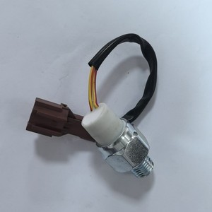 Interruptor de luz de reversa 8-98180973-0 para vehículos Isuzu, pieza de repuesto nueva - Product Image 3