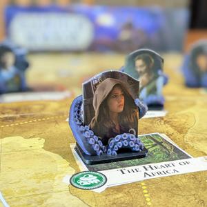 Supports d'investigateurs en acrylique personnalisables (OEM/ODM) compatibles avec le set Eldritch Horror (lot de 4) - Product Image 6
