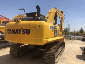 รถขุดไฮดรอลิกแบบตีนตะขาบ Komatsu PC200 คุณภาพสูง 20 ตัน มือสองจากญี่ปุ่น ราคาถูก พร้อมบุ้งกี๋ขนาด 1.2 เมตร กำลัง 195 กิโลวัตต์ - Product Image 4
