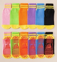 Chaussettes antidérapantes en coton pour enfants, personnalisables en gros, pour garçons et filles, idéales pour le sport en salle, le Pilates, le yoga et le trampoline