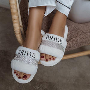 Pantuflas Blancas y Esponjosas al por Mayor, Recuerdos para Invitados de Bodas, Decoraciones Personalizadas para Despedidas de Soltera, Pantuflas de Felpa Cómodas para Regalo - Product Image 6