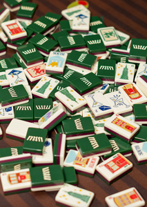 Tuiles de Mahjong Américaines Modernes de Luxe en Acrylique Vert <span class=keywords><strong>4</strong></span> Couches 1,5 po, Pliables, de Haute Qualité, Durables et Écologiques, Modèle <span class=keywords><strong>Empire</strong></span> State - Product Image 2