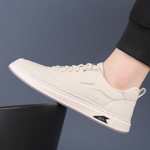 รองเท้าผ้าใบลำลองผู้ชายสีขาว ส้นเตี้ย ระบายอากาศได้ดี พื้นยาง เหมาะสำหรับเดินเล่นสบายๆ - Product Image 3