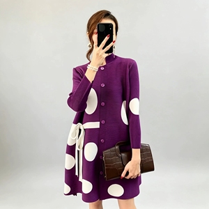 Vestido Casual de Mujer Hasta la Rodilla, Directo de Fábrica, con Estampado de Lunares, Cuello Mao, Holgado, Modesto, de Lujo, Plisado Estilo Miyake - Product Image 4