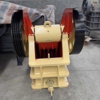 Concasseur à mâchoires portable mini avec moteur et roulement, capacité de 15t/h pour le concassage de gravier, de pierres, de déchets de construction et de minerai