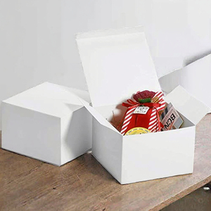HOUSE DAY Handmade <b>Square</b> <b>Gift</b> <b>Box</b> Lid Handle Kraft Paper 15x15x10cm Bridesmaid Proposal Candy Chocolate <b>Box</b> (White 10 Pieces) - Product Image 3
