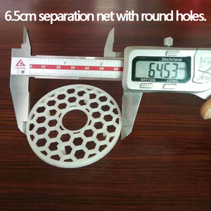 Con esta rejilla de aislamiento de plástico para cabello y residuos, la cubierta de drenaje del piso permanece libre de bloqueos. - Product Image 6