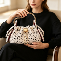 Sac seau en fausse fourrure à pois dalmatien pour femme, avec fermoir cœur et chaîne, sac à bandoulière mignon en peluche