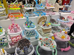 Girelletti per Bambini con Telaio in Plastica Regolabile e Giocattoli Musicali Educativi per Bambini e Bambine - Product Image 6