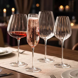 Verres à vin et flûtes à champagne en cristal transparent à nervures, design moderne à tige fine, parfaits pour les tables élégantes - Product Image 4