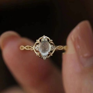 Anillo Retro Personalizado <span class=keywords><strong>de</strong></span> Alta Gama con <span class=keywords><strong>Piedra</strong></span> Lunar Romántica y Diseño Hueco Tejido <span class=keywords><strong>para</strong></span> Joyería Femenina - Product Image 1