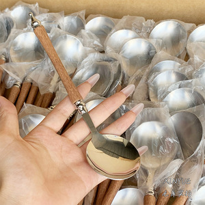 Cuillère créative, cuillère à mélanger, cuillère à riz, cuillère à manger à long manche épaissi, style rétro, manche imitation bois de poirier - Product Image 3