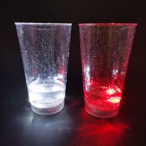 Vaso LED intermitente para <span class=keywords><strong>restaurante</strong></span> novedoso, vaso de plástico de grado alimenticio con luz de Color <span class=keywords><strong>arco</strong></span>íris para beber jugo de fiesta en el Bar - Product Image 4