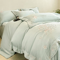 Parure de lit en velours laiteux bleu clair avec broderie florale et dentelle, housse de couette chaude et moelleuse, drap et taie d'oreiller, textile de maison