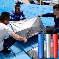 Membrane d'étanchéité auto-adhésive à pose rapide pour panneaux de toiture métalliques, application à froid pour l'enduit et l'étanchéité des joints.