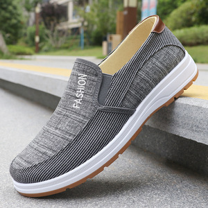 Chaussures tendance en toile de style ancien de Pékin pour hommes, respirantes et confortables, à enfiler, idéales pour le travail et la vente en gros à l'export. - Product Image 3