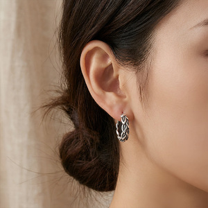 Pendientes de Aro Vintage con Diseño de Planta, Plateados en Plata Antigua, Joyería Unisex, Aros para Oreja para Mujeres y Hombres, Fabricación de Joyería Personalizada - Product Image 1