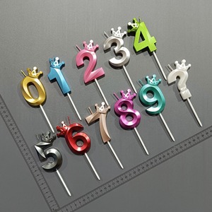 Bougie d'anniversaire en forme de chiffre avec paillettes colorées, bougie d'anniversaire lumineuse, cadeau pour les célébrations d'anniversaire, pour la décoration de gâteaux - Product Image 4