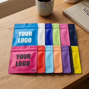 Emballage alimentaire en plastique personnalisé imprimé, sachet refermable en aluminium laminé résistant aux odeurs pour bonbons et biscuits, 3,5 g, noir, en mylar - Product Image 1