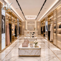 Présentoirs à vêtements écologiques personnalisés, étagères à sacs à main à cadre doré, présentoirs à chaussures, caissons lumineux LED pour affiches pour boutique de mode