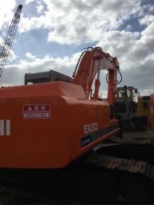 Excavatrice sur chenilles d'occasion Hitachi EX200-1 de 10 tonnes avec pompe et moteur KYB, moteur Fawde, machines de construction de haute qualité - Product Image 5