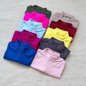 Ensemble de survêtement sportif personnalisé pour femme avec veste à fermeture éclair taille haute, legging et haut, idéal pour le sport, le fitness, la gym et le yoga - Product Image 3