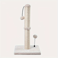 Griffoir pour chat moderne et simple en peluche crème avec boule suspendue, tour d'escalade multicouche de 22 pouces pour usage intérieur
