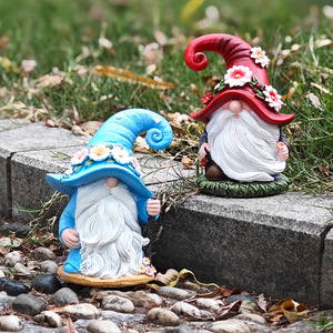 ตุ๊กตาโนมเรซิ่นประดับสวน หมวกสีน้ำเงินและสีแดง พร้อมดอกไม้ ของตกแต่งภายในและภายนอกบ้าน สำหรับบ้านและสวน - Product Image 4