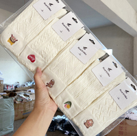 Chaussettes décontractées en gros pour femmes, style japonais JK, blanches, à bordure tricotée, avec nœud brodé au logo, respirantes pour l'été