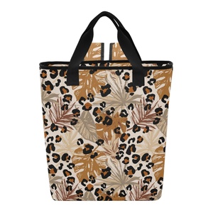 Bolsa Térmica Grande con Estampado de Leopardo, Colección Aloha, con Diseño de Hojas de Kalo Hawaianas, para Entrega de Comida a Domicilio - Product Image 1