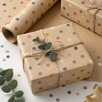 Papier d'emballage de Noël finition brillante avec imprimé maison en pain d'épices, emballage cadeau festif pour boulangerie et confiseries