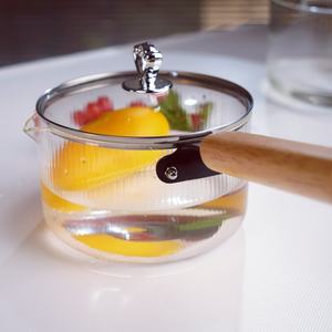 Elegante olla de vidrio de borosilicato para leche, mango de madera y cubierta de vidrio artesanal - Product Image 3