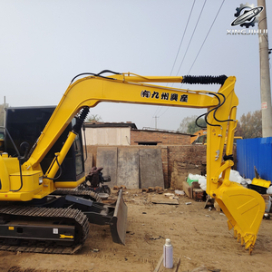 Excavatrice sur chenilles Komatsu 70 d'occasion, marque japonaise d'origine, 7 tonnes, mini-excavatrice compacte. - Product Image 4