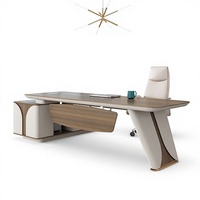 Bureau de direction de luxe, bureau de cadre, poste de travail de bureau, bureau de direction, poste de travail informatique, ordinateur de bureau