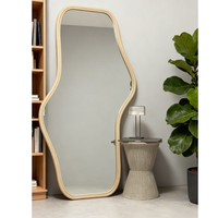Miroir sur pied de taille personnalisée avec cadre en bois irrégulier de style moderne pour la décoration de la chambre à coucher