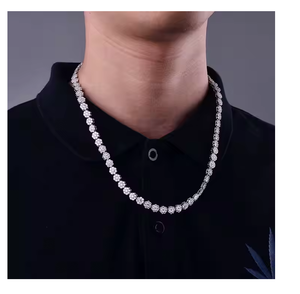 Collier en moissanite taille émeraude haute clarté, bijoux de luxe hip-hop, tendance mode pour hommes et femmes - Product Image 1