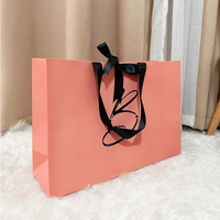 Emballage de sacs en papier personnalisé Vente en gros Sac en papier recyclable de luxe imprimé Sac en papier de haute qualité pour vêtements avec poignée