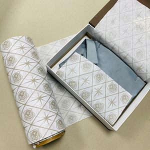 Empaquetado de calzado impreso personalizado en relieve respetuoso con el medio ambiente papel de arte elegante de varios tamaños al por mayor de Vietnam - Product Image 1