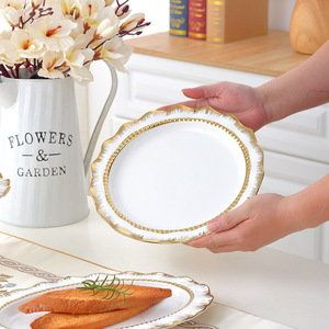 Juego de cena de cerámica de oro blanco Premium Real de porcelana de lujo Juego de platos y platos de cerámica de forma ondulada europea <span class=keywords><strong>para</strong></span> alquiler de <span class=keywords><strong>eventos</strong></span> - Product Image 4