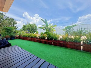 หญ้าเทียมสำหรับกลางแจ้งที่ทนทาน พรมหญ้าสังเคราะห์สีเขียวธรรมชาติ หญ้าเทียมสำหรับสวน - Product Image 5